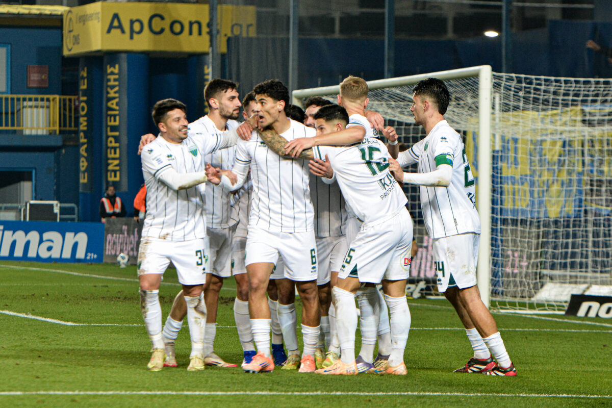 Οι παίκτες του Λεβαδειακού πανηγυρίζουν