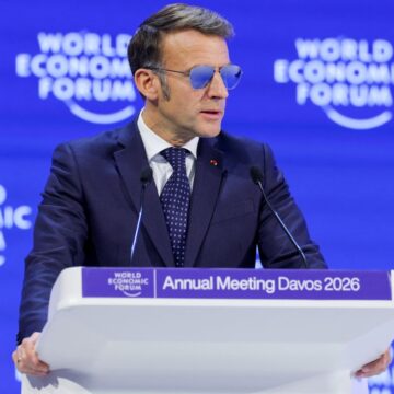 Ο.... αεροπόρος Μακρόν