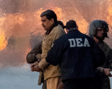 Ο συλληφθείς πρόεδρος της Βενεζουέλας Νικολά Μαδούρο φτάνει στο ελικοδρόμιο του κέντρου του Μανχάταν, καθώς κατευθύνεται προς το δικαστήριο Daniel Patrick Manhattan των Ηνωμένων Πολιτειών