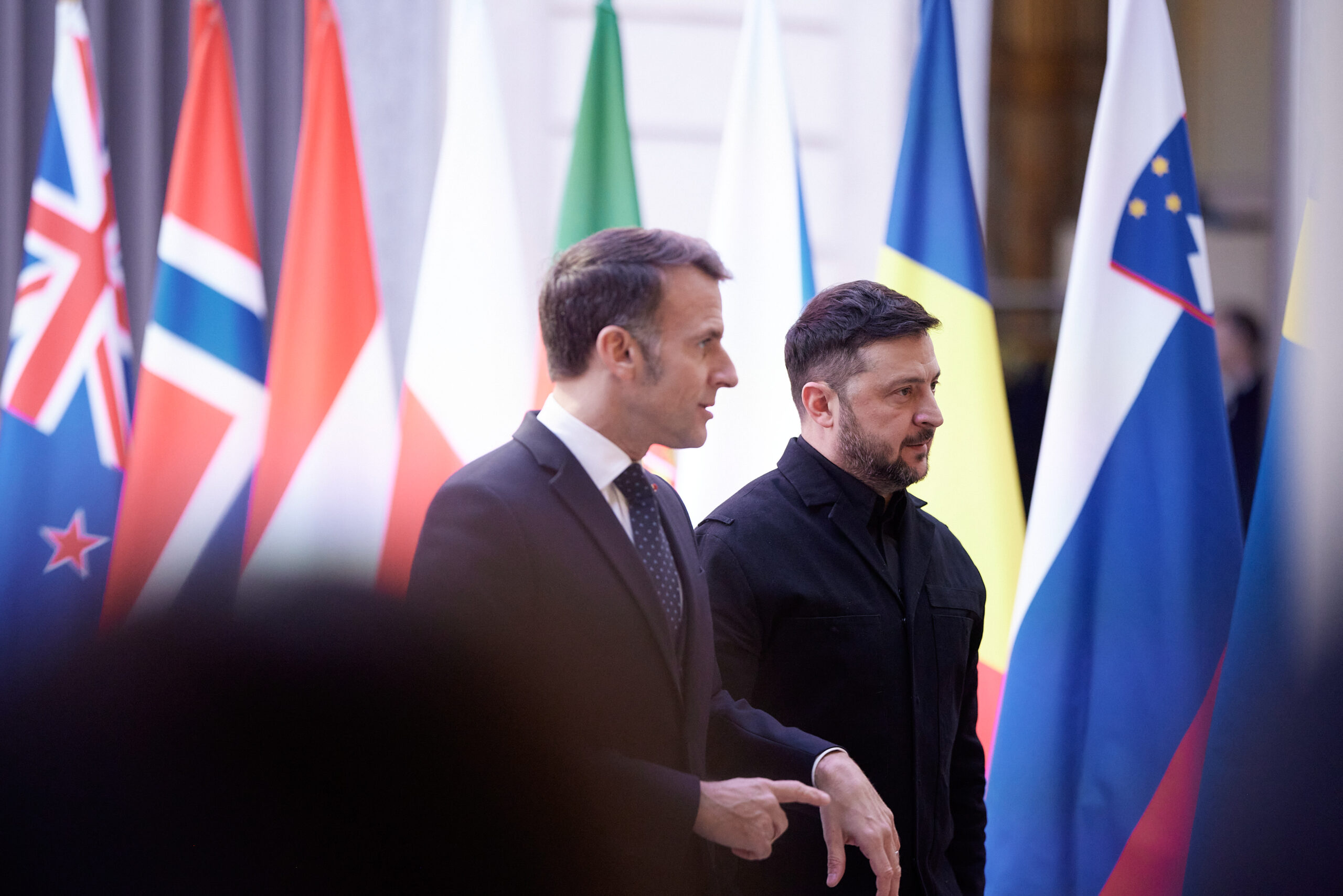 Ο πρόεδρος της Γαλλίας, Εμανουέλ Μακρόν, και ο πρόεδρος της Ουκρανίας, Βολοντίμιρ Ζελένσκι, στο Ελιζέ (ΔΗΜΗΤΡΗΣ ΠΑΠΑΜΗΤΣΟΣ