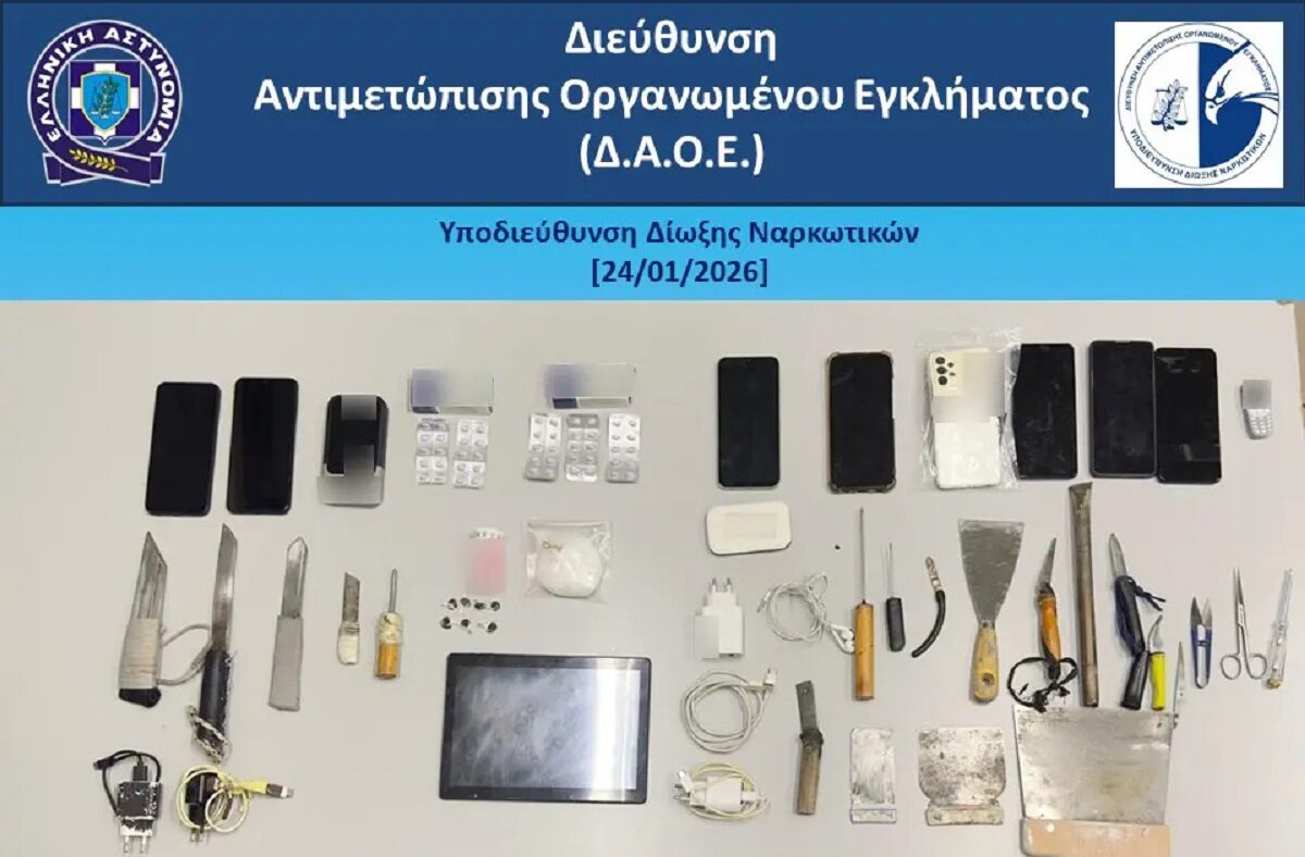 Μαχαίρια, ναρκωτικά και κινητά αποκάλυψε έφοδος της ΕΛ.ΑΣ. στις φυλακές Μαλανδρίνου