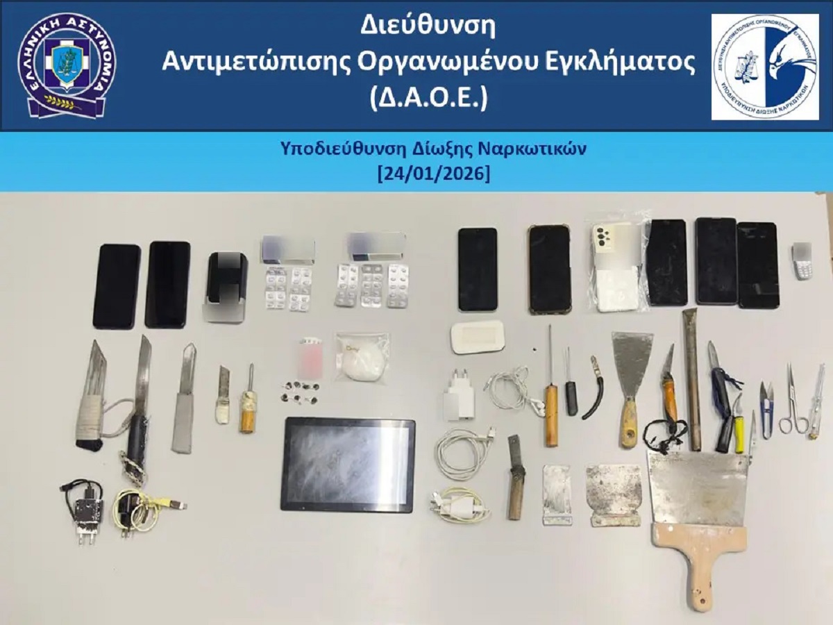 Μαχαίρια, ναρκωτικά και κινητά αποκάλυψε έφοδος της ΕΛ.ΑΣ. στις φυλακές Μαλανδρίνου