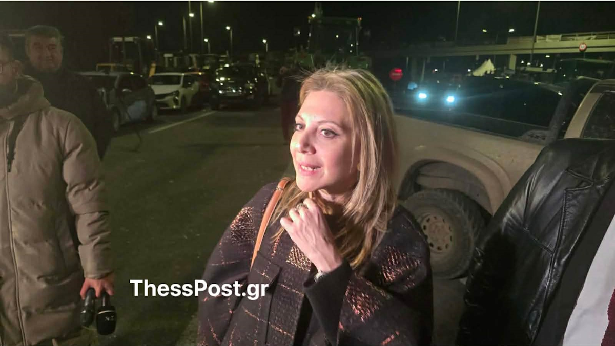 Η Μαρία Καρυστιανού επισκέφθηκε το μπλόκο των αγροτών στη Νίκαια Λάρισας