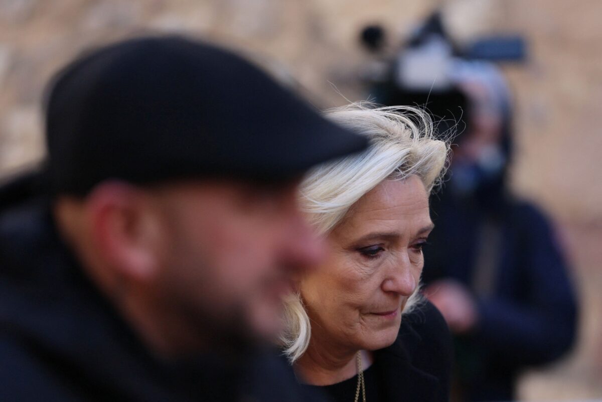 Η Μαρίν Λε Πεν στην κηδεία της Μπριζίτ Μπαρντό