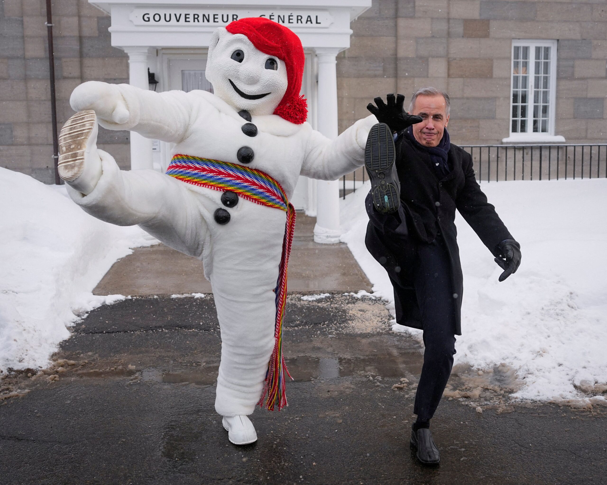 Canada's Prime Minister Mark Carney meets Bonhomme Carnaval, in Quebec City Ο Μαρκ Κάρνεϊ