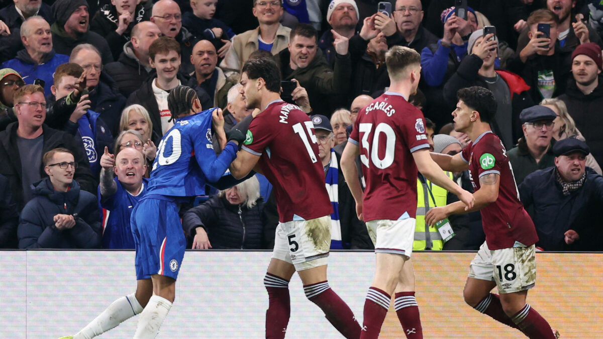 Ο Ντίνος Μαυροπάνος