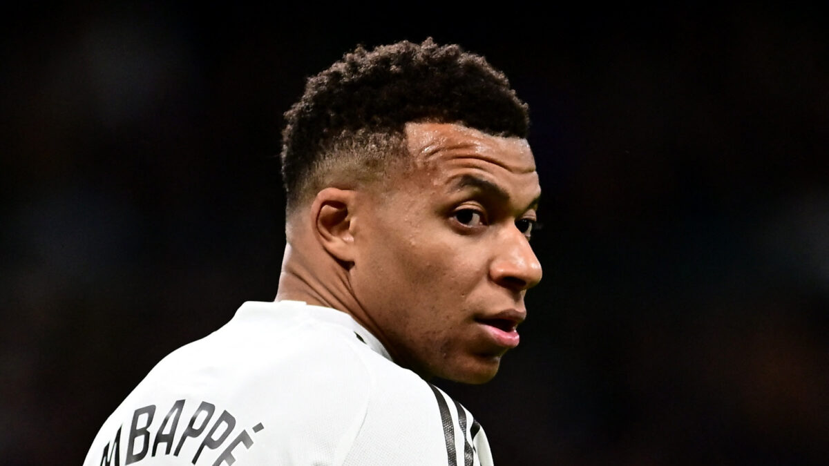 Ο Εμπαπέ με τη φανέλα της Ρεάλ Μαδρίτης