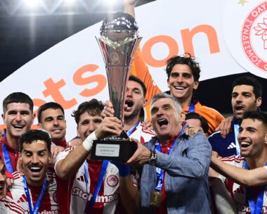 Ο Μεντιλίμπαρ με το τρόπαιο του Betsson Super Cup