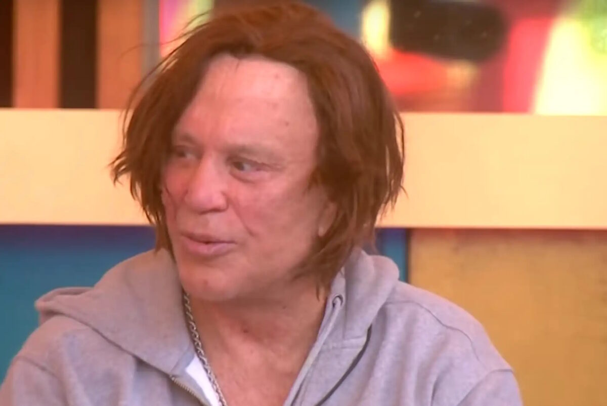 O Μίκι Ρουρκ σε επεισόδιο του Big Brother που είχε πάρει μέρος το 2025