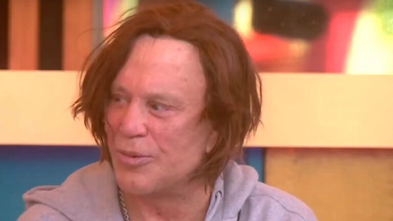 O Μίκι Ρουρκ σε επεισόδιο του Big Brother που είχε πάρει μέρος το 2025