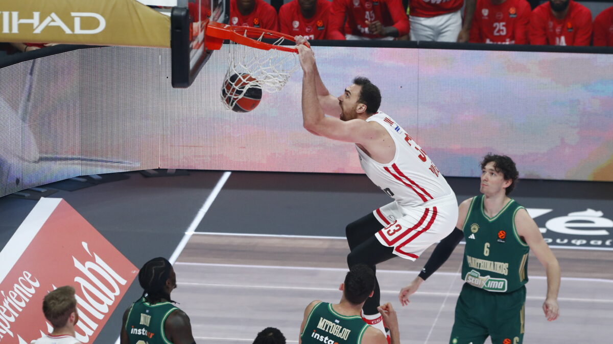 Ο Μιλουτίνοφ καρφώνει στο καλάθι του Παναθηναϊκού (ΣΤΕΛΙΟΣ ΣΤΕΦΑΝΟΥ