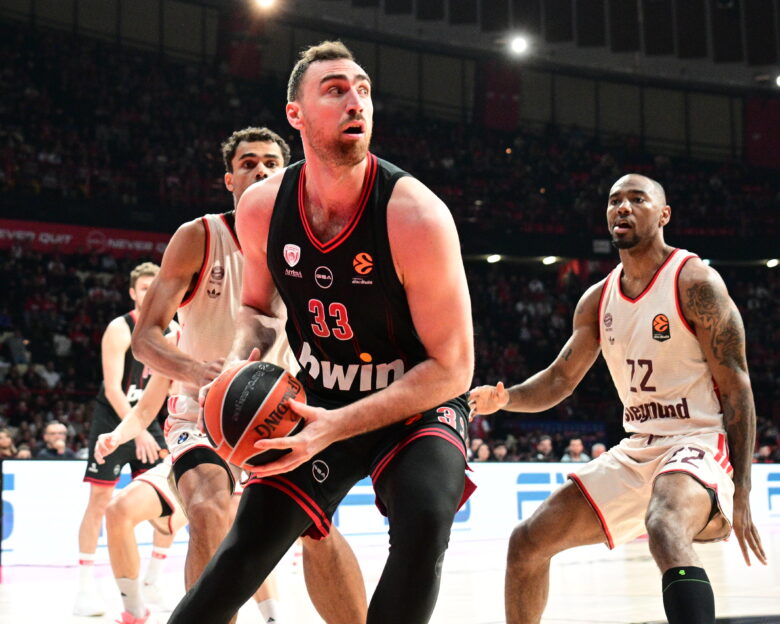 Ο Νίκολα Μιλουτίνοφ