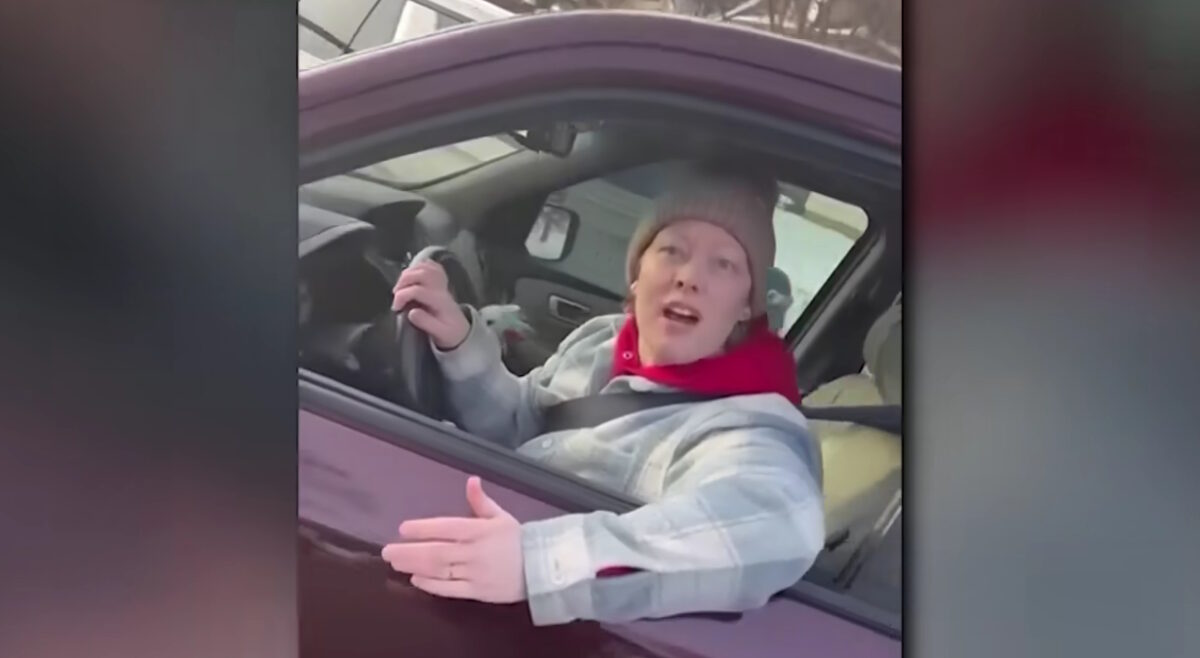 Η 37χρονη Ρενέ Γκουντ λίγες στιγμές προτού χάσει τη ζωή της από τα πυρά του ομοσπονδιακού πράκτορα στη Μινεάπολη των ΗΠΑ