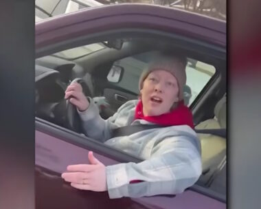 Η 37χρονη Ρενέ Γκουντ λίγες στιγμές προτού χάσει τη ζωή της από τα πυρά του ομοσπονδιακού πράκτορα στη Μινεάπολη των ΗΠΑ