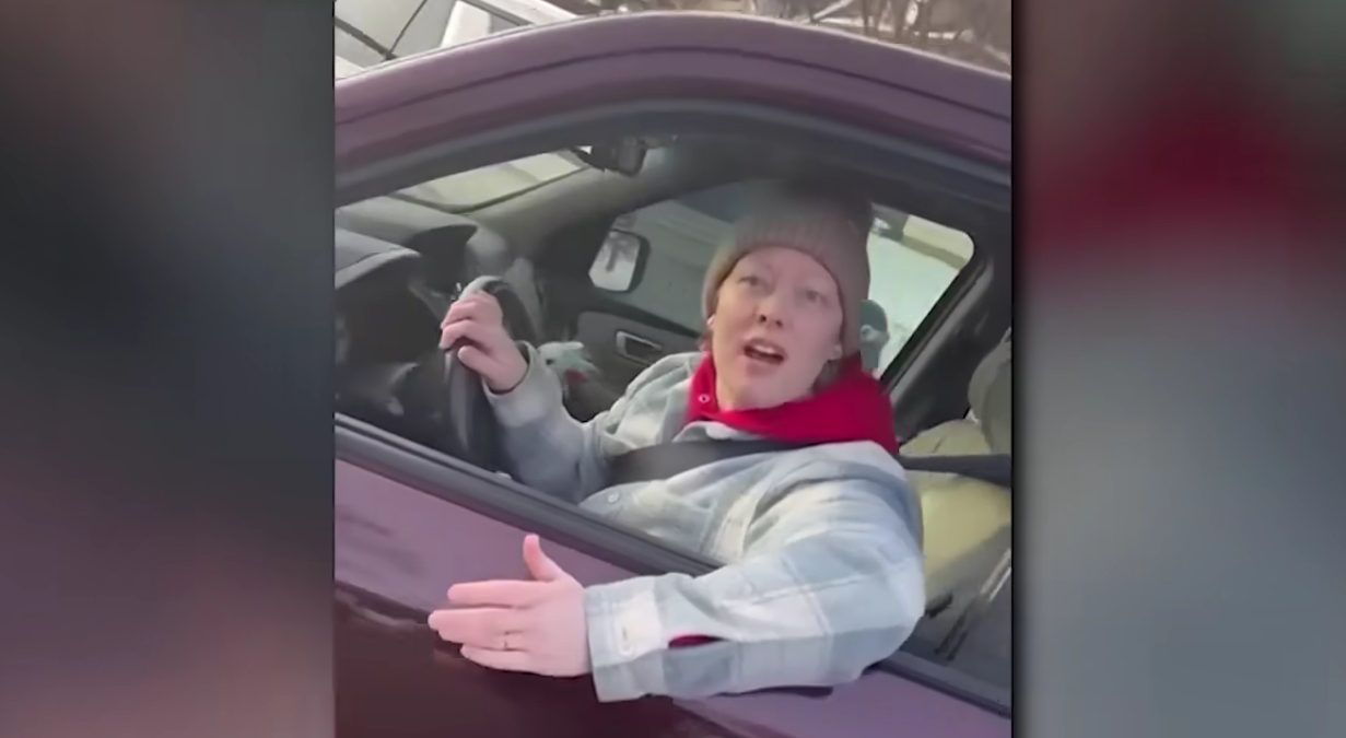 Η 37χρονη Ρενέ Γκουντ λίγες στιγμές προτού χάσει τη ζωή της από τα πυρά του ομοσπονδιακού πράκτορα στη Μινεάπολη των ΗΠΑ