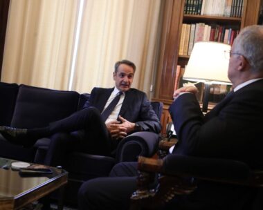 Ο Κυριάκος Μητσοτάκης με τον Κωνσταντίνο Τασούλα στο Προεδρικό Μέγαρο