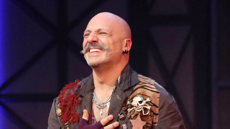 Νίκος Μουτσινάς