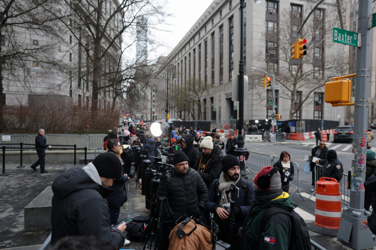 Δημοσιογράφοι έξω από το δικαστήριο