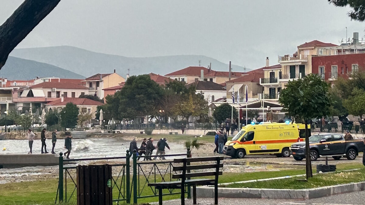 Νεκρός λιμενικός στην παραλία του Άστρους Κυνουρίας όταν παρασύρθηκε από τα κύματα