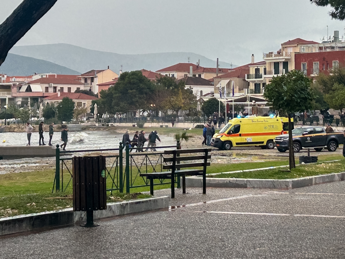 Νεκρός λιμενικός στην παραλία του Άστρους Κυνουρίας όταν παρασύρθηκε από τα κύματα