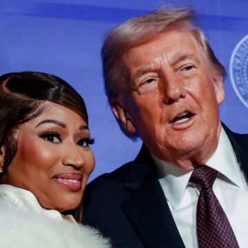 Η Νίκι Μινάζ δηλώνει «Νο1 φαν του Ντόναλντ Τραμπ»