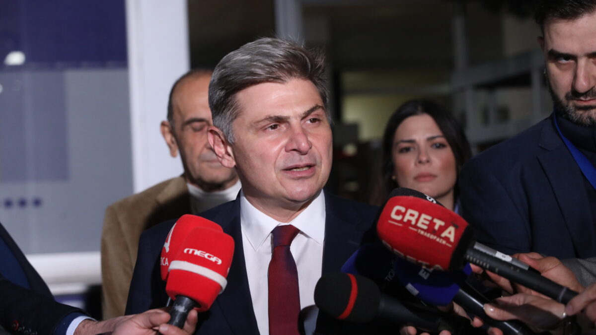 Ο Νίκος Φαραντούρης