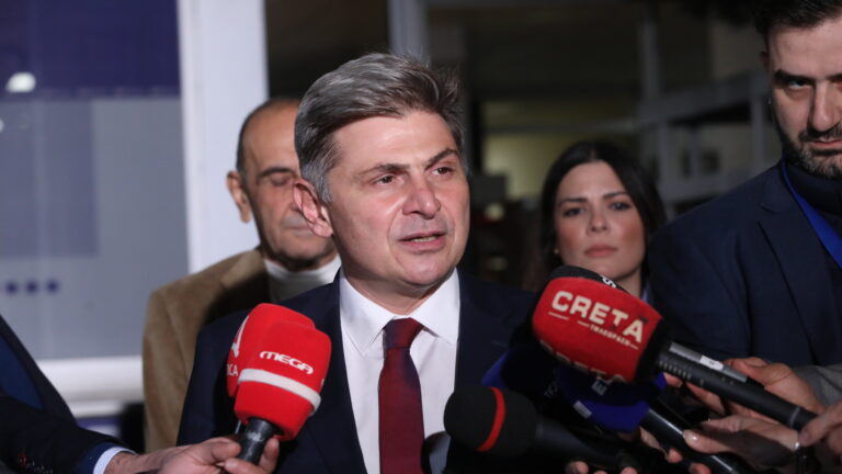 Ο Νίκος Φαραντούρης