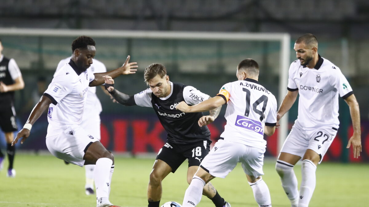 Ο Νους ανάμεσα σε τρεις παίκτες του ΟΦΗ (ΣΤΕΛΙΟΣ ΣΤΕΦΑΝΟΥ