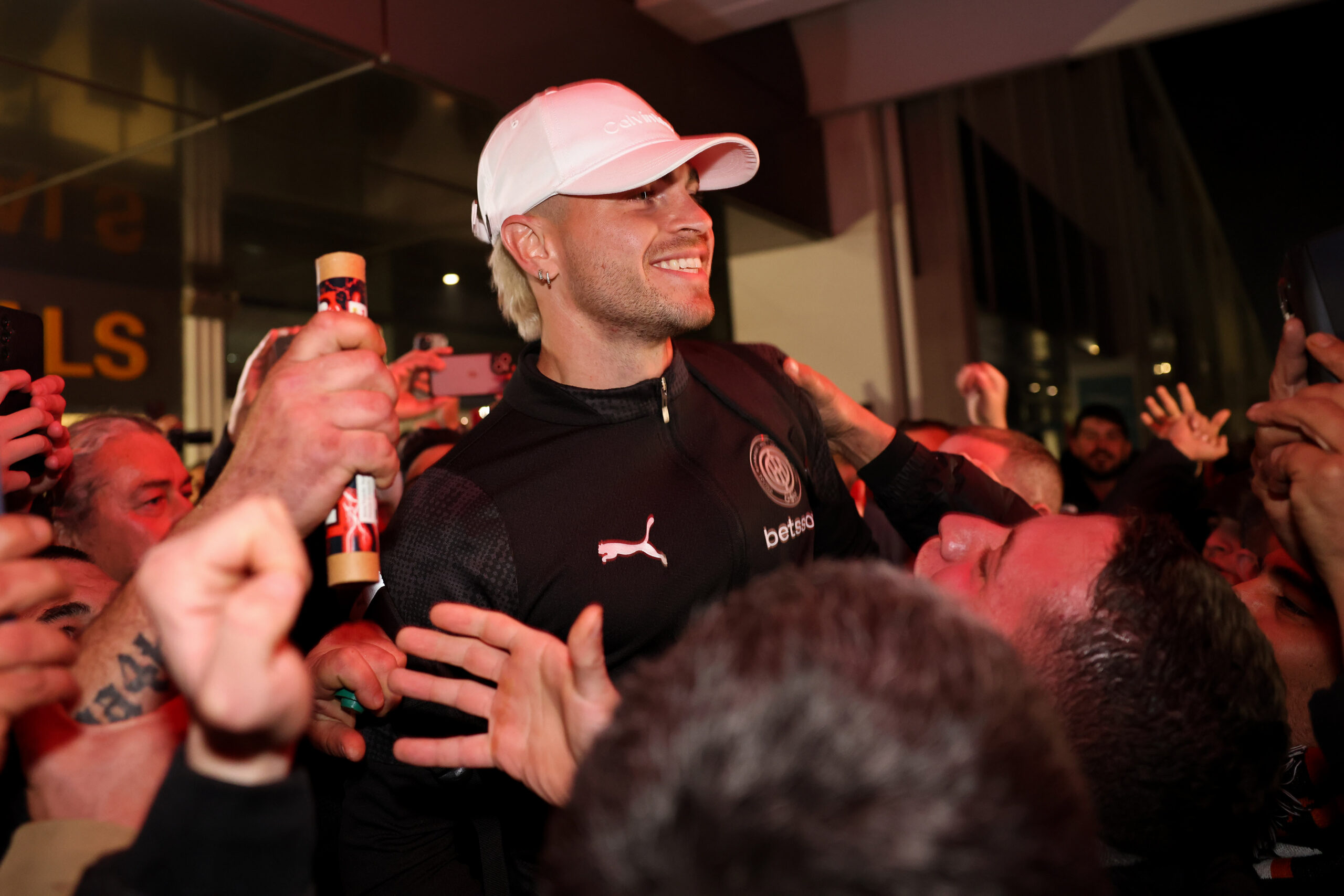 Ο Νους στην υποδοχή των οπαδών του ΟΦΗ