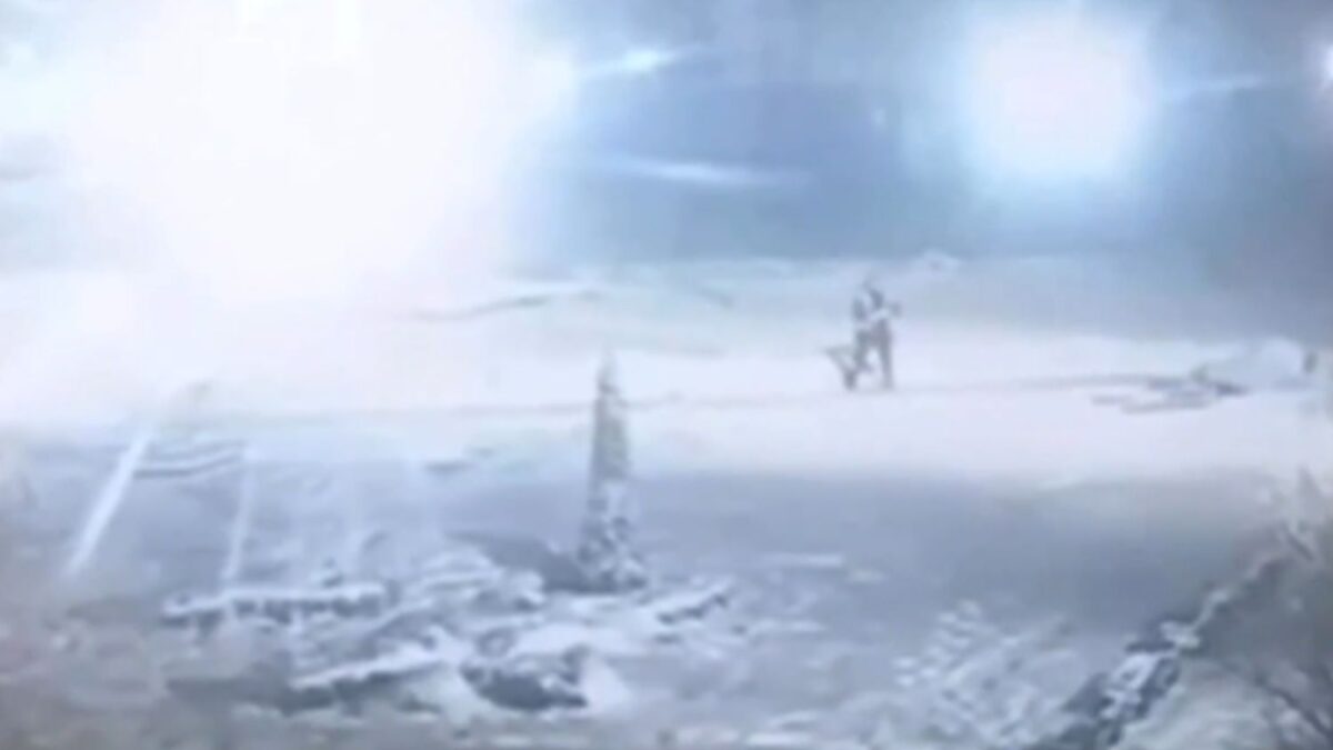 Ουκρανός οδοκαθαριστής συνέχισε τη δουλειά του την ώρα ρωσικής επίθεσης