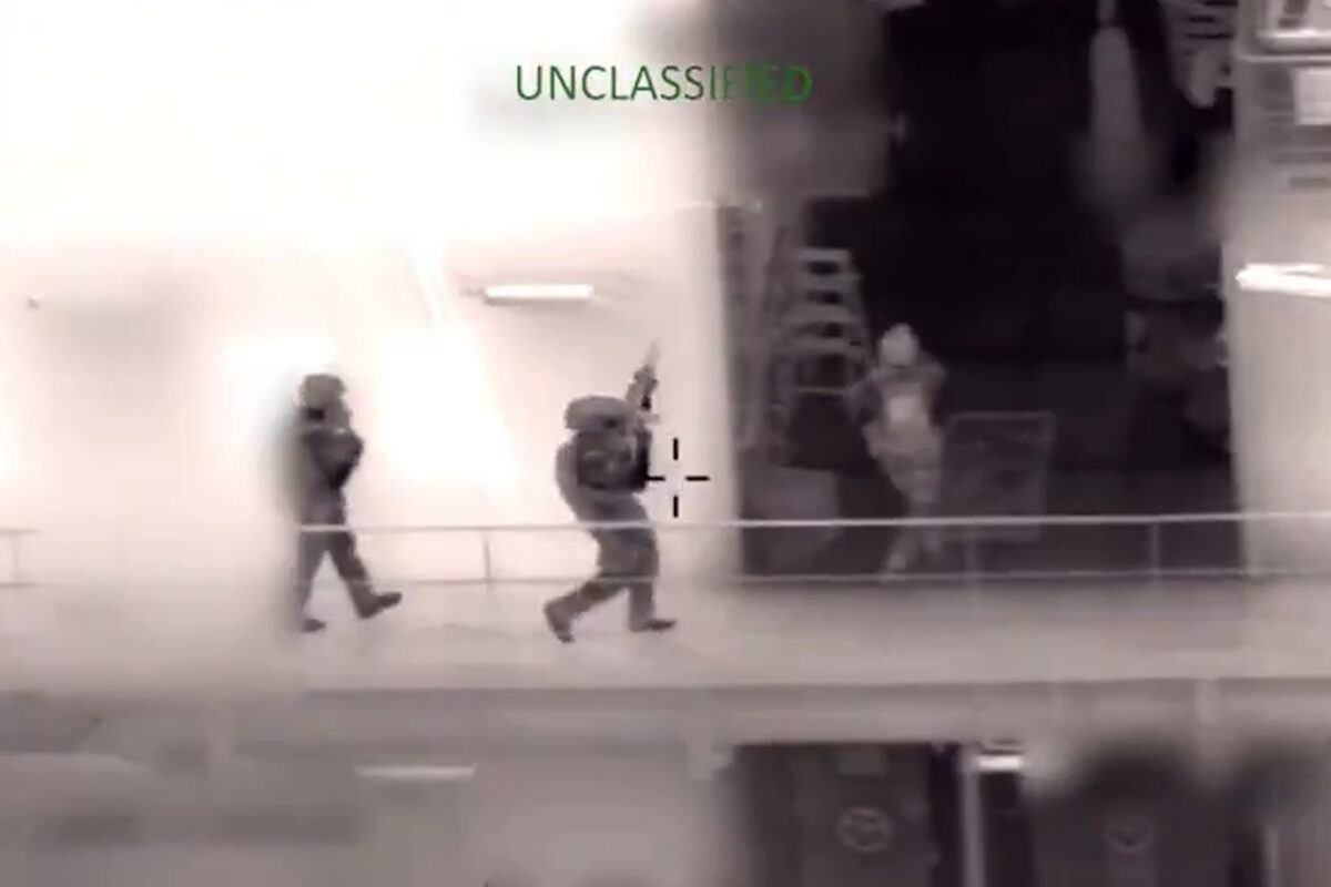 Αμερικανοί στρατιώτες στην επιχείρηση κατάσχεσης του τάνκερ «Olina»