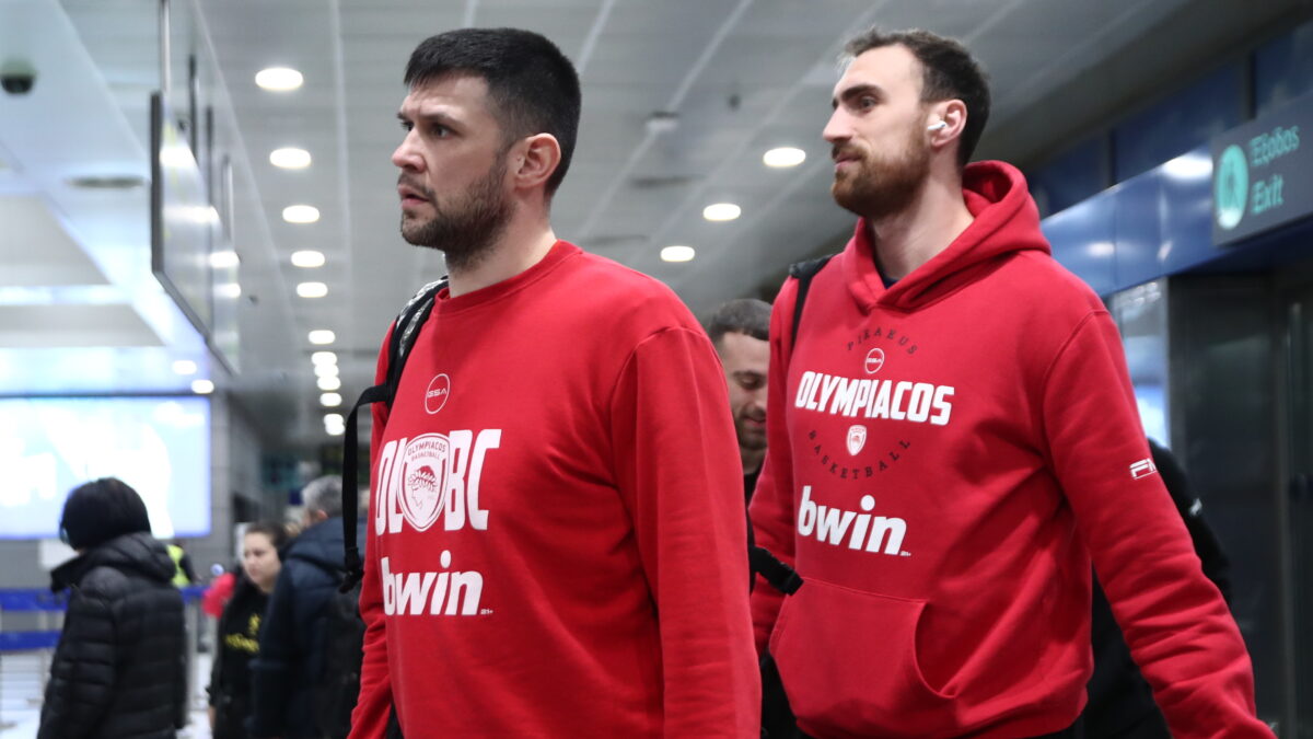 Μιλουτίνοφ και Παπανικολάου στο αερδοδρόμιο