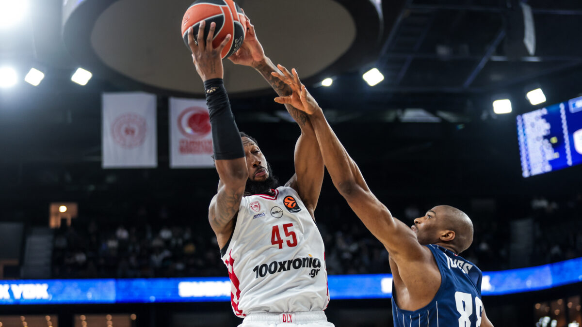 Ο Ντόνα Χολ στο Εφές - Ολυμπιακός