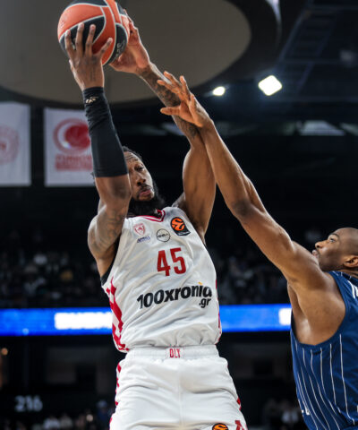 Ο Ντόνα Χολ στο Εφές - Ολυμπιακός