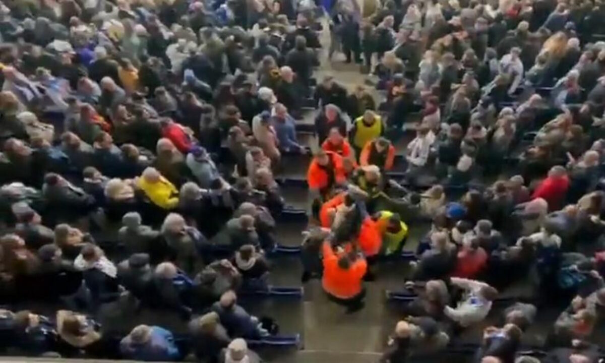 Μαινόμενος οπαδός στο Εσπανιόλ – Μπαρτσελόνα, χρειάστηκαν 7 σεκιούριτι για να τον απομακρύνουν