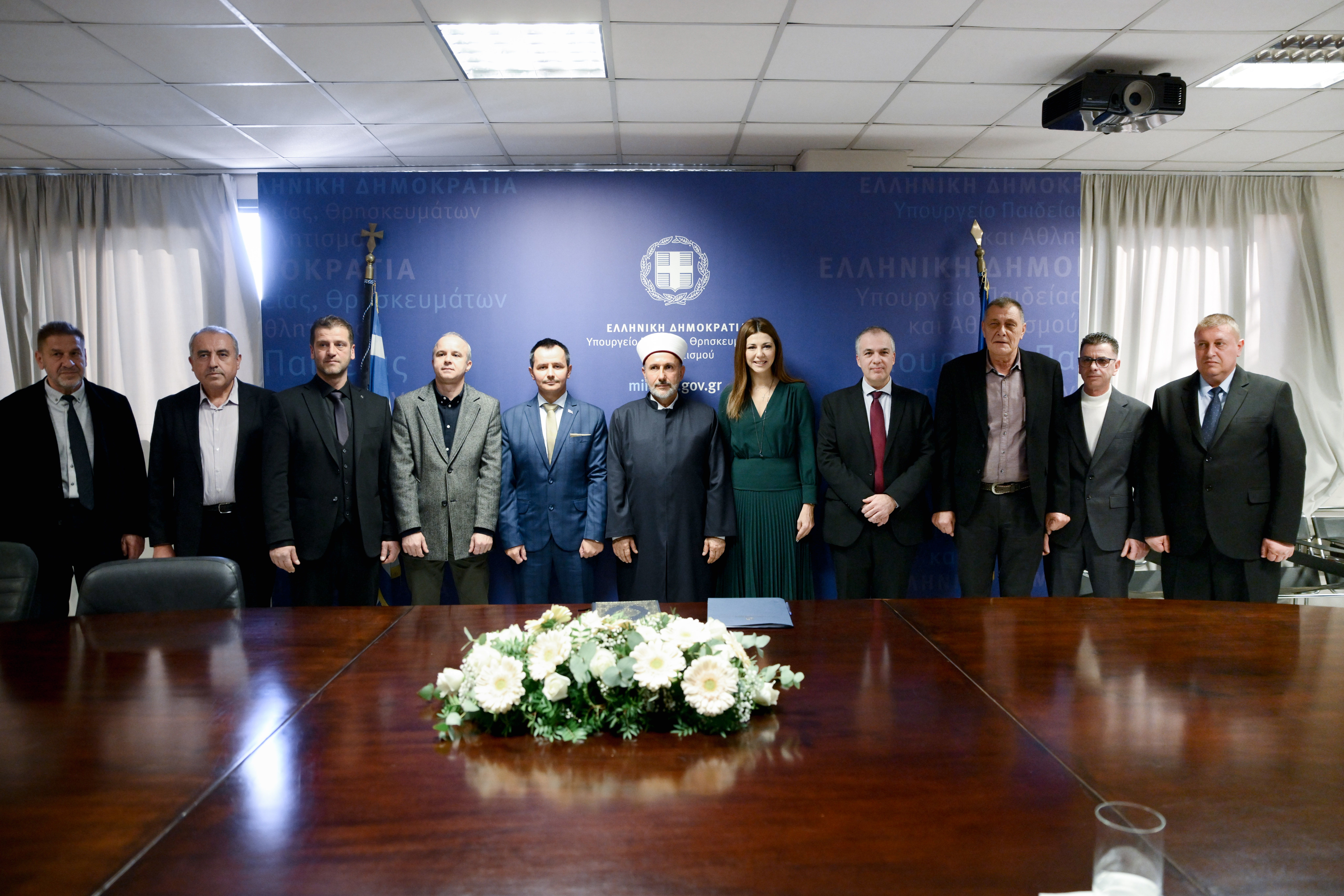 Στιγμιότυπο από την ορκωμοσία του Μουφτή Διδυμοτείχου, Εμίν Σερίφ, στο υπουργείο Παιδείας 