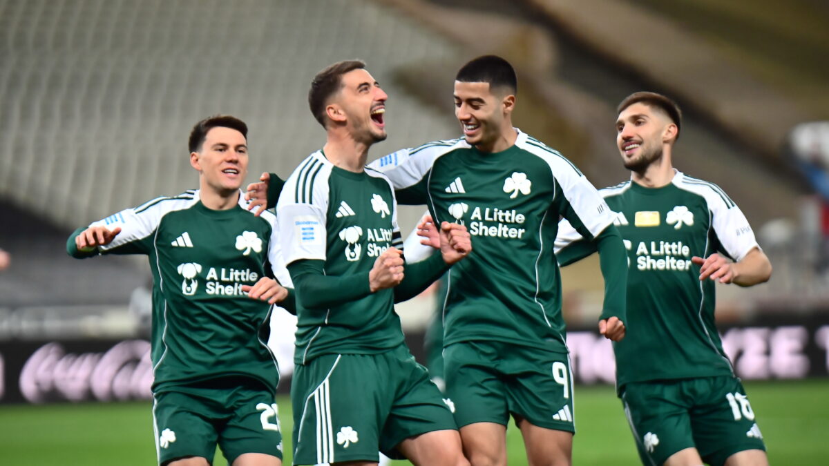 Οι παίκτες του Παναθηναϊκού πανηγυρίζουν κόντρα στον Πανσερραϊκό (ΔΗΜΗΤΡΗΣ ΜΠΙΡΝΤΑΧΑΣ