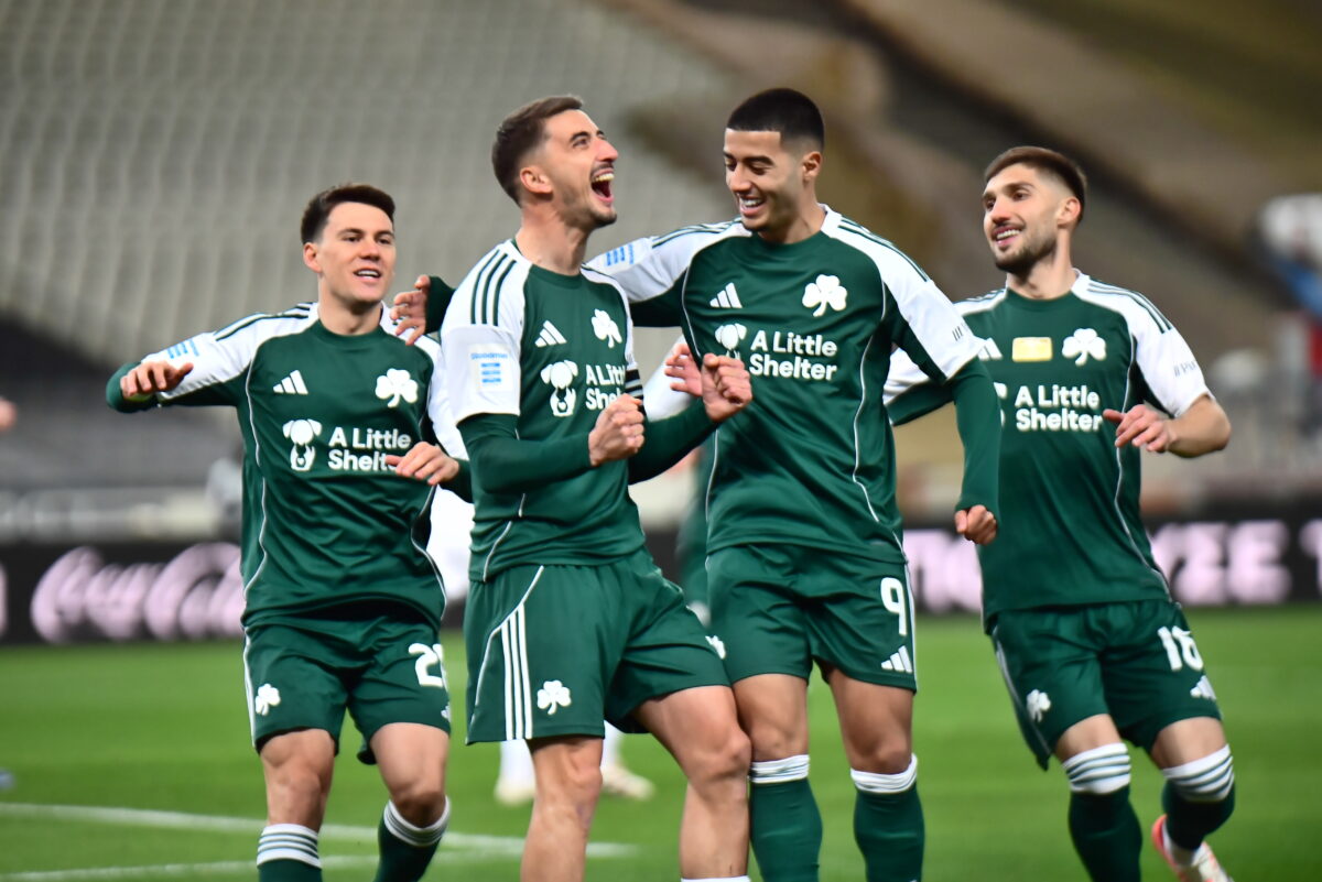 Οι παίκτες του Παναθηναϊκού πανηγυρίζουν κόντρα στον Πανσερραϊκό (ΔΗΜΗΤΡΗΣ ΜΠΙΡΝΤΑΧΑΣ