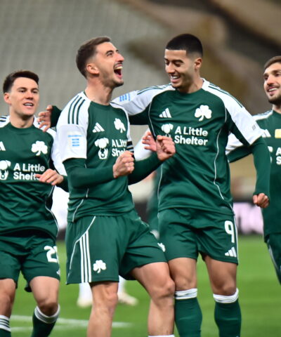 Οι παίκτες του Παναθηναϊκού πανηγυρίζουν κόντρα στον Πανσερραϊκό (ΔΗΜΗΤΡΗΣ ΜΠΙΡΝΤΑΧΑΣ