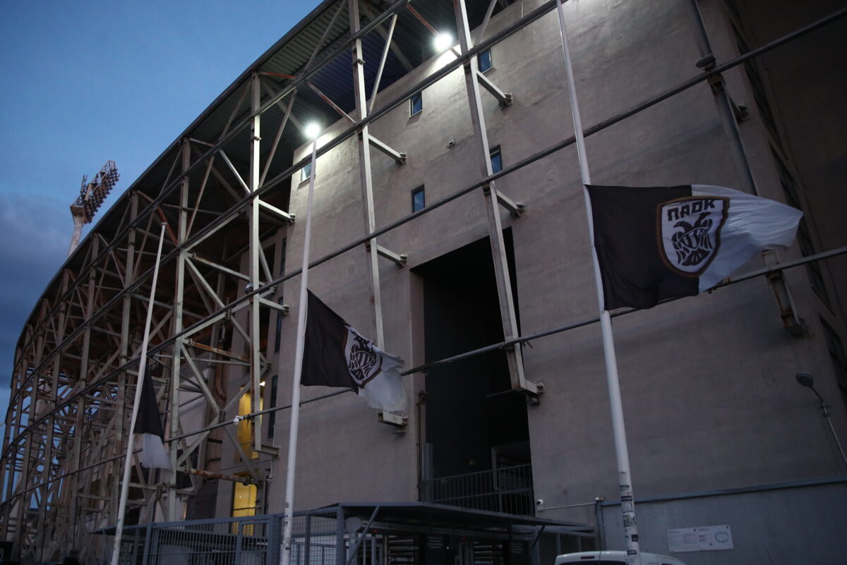 Μεσίστιες οι σημαίες του ΠΑΟΚ