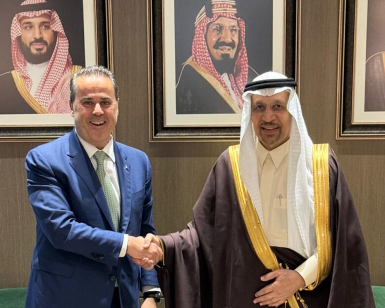 Ο υπουργός Ενέργειας Σταύρος Παπασταύρου με τον υπουργό Επενδύσεων της Σαουδικής Αραβίας Khalid A. Al-Falih