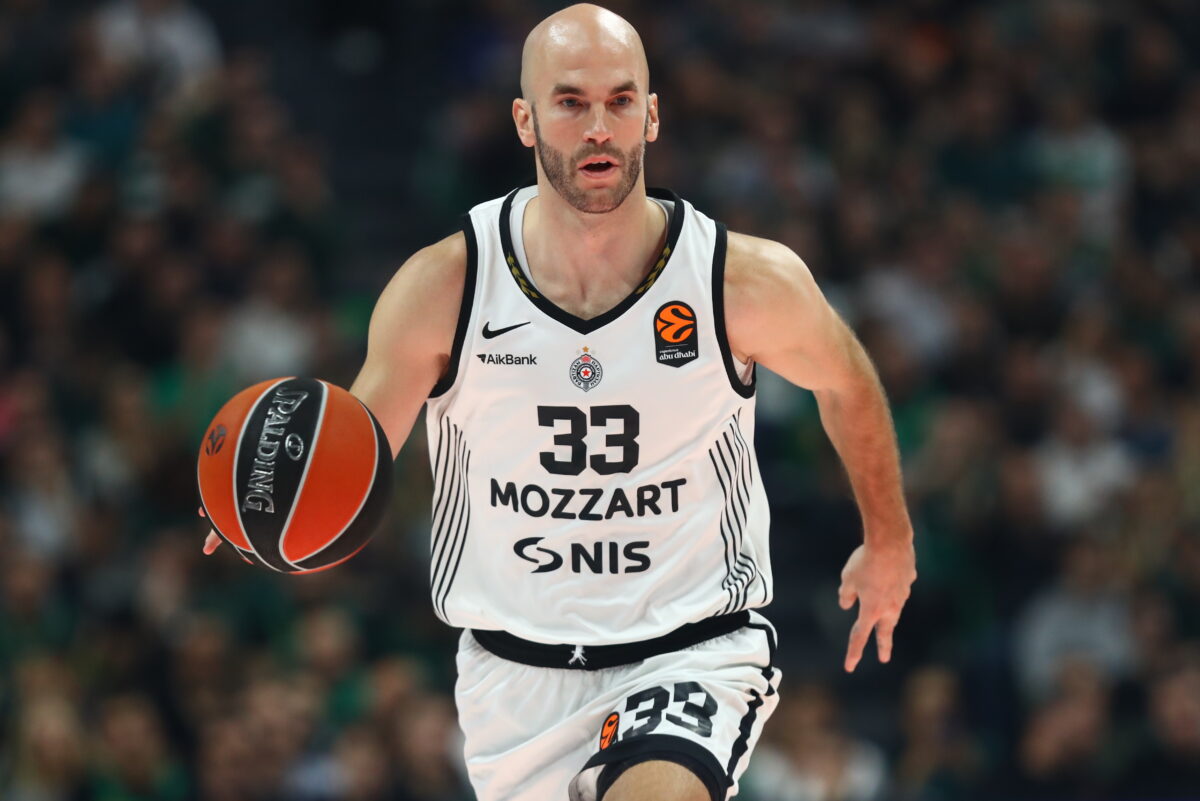 Ο Νικ Καλάθης με τη φανέλα της Παρτιζάν