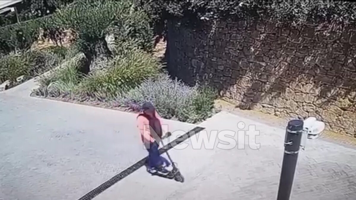 Χαλκιδική: Η στιγμή που οι «Ροζ Πάνθηρες» φεύγουν με πατίνια μετά τη ληστεία στο κοσμηματοπωλείο