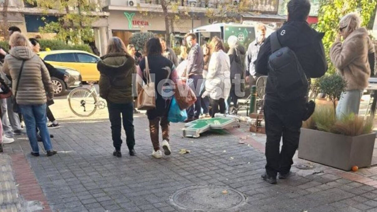 «Σταυρός» φαρμακείου έπεσε πάνω σε γυναίκα στην Πατησίων – Μεταφέρθηκε στο νοσοκομείο