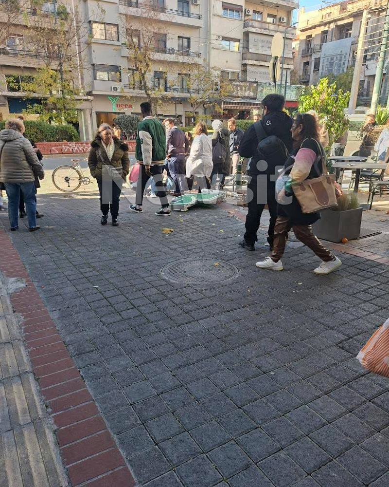 Η πεσμένη ταμπέλα του φαρμακείου που τραυμάτισε τη γυναίκα