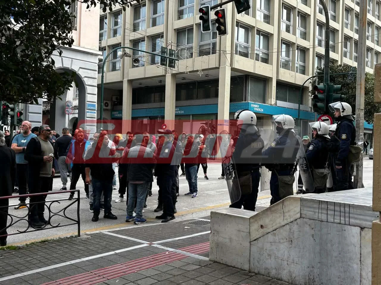 Συγγενείς του 30χρονου έκλεισαν τον δρόμο μπροστά από τα δικαστήρια της Πάτρας