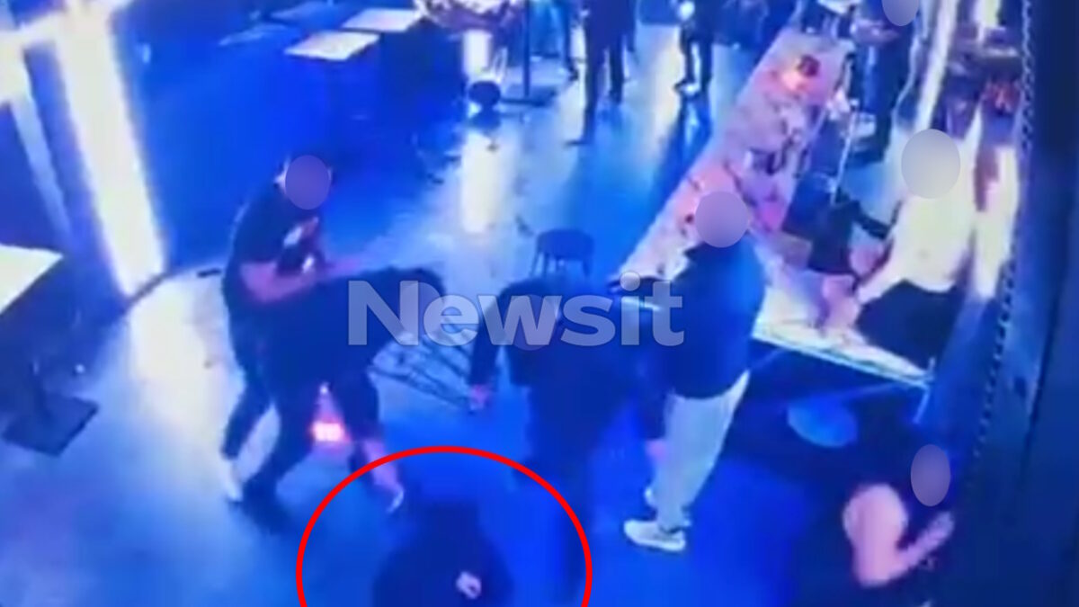 Πάτρα: Σκληρές εικόνες από την άγρια συμπλοκή σε κλαμπ που οδήγησε στον θάνατο 30χρονο – Τον χτυπούσαν με σκαμπό και κλωτσιές στο κεφάλι