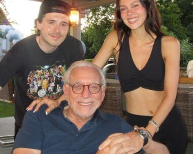 Η Νίκολα Πελτζ με τον δισεκατομμυριούχο πατέρα της Νέλσον Πέλτζ και τον άντρα της Μπρούκλιν Μπέκαμ