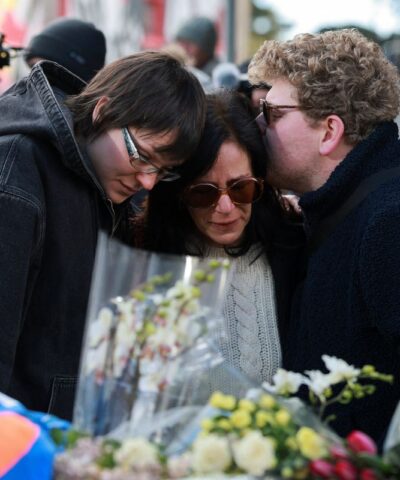 Δάκρυα και αγωνία έξω από το μπαρ στην Ελβετία