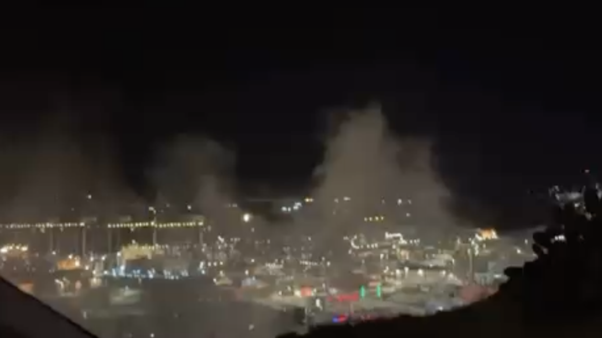 Μεγάλη φωτιά κοντά στα Καζάνια στο Πέραμα